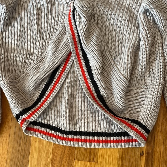 Signature8 Women’s Grey Knit Cross Front Sweater Size S - Picture 2 of 9